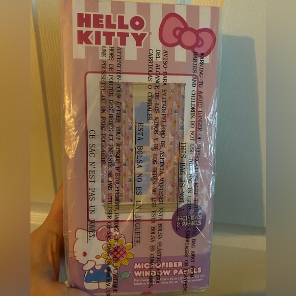 Hello kitty curtains 2 panels - Picture 3 of 6